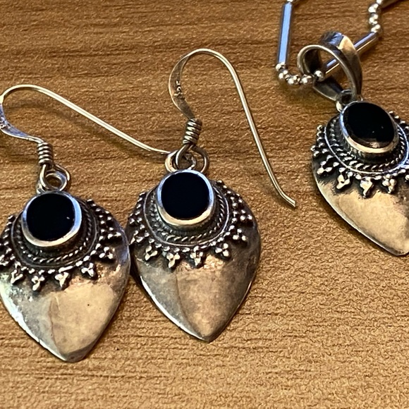 Vintage Italian 925 sterling silver Earrings and Necklace set with Onyx - Picture 10 of 11